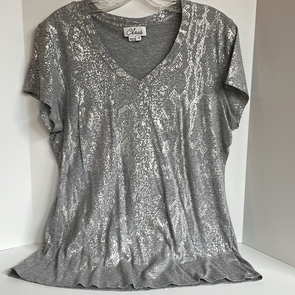 Chaus v-neck metallic sliver/gray snake print tee shirt size medium